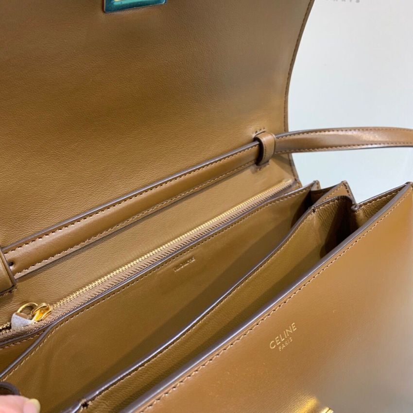 Ce1i*e Classic Box calfskin Shoulder Bag