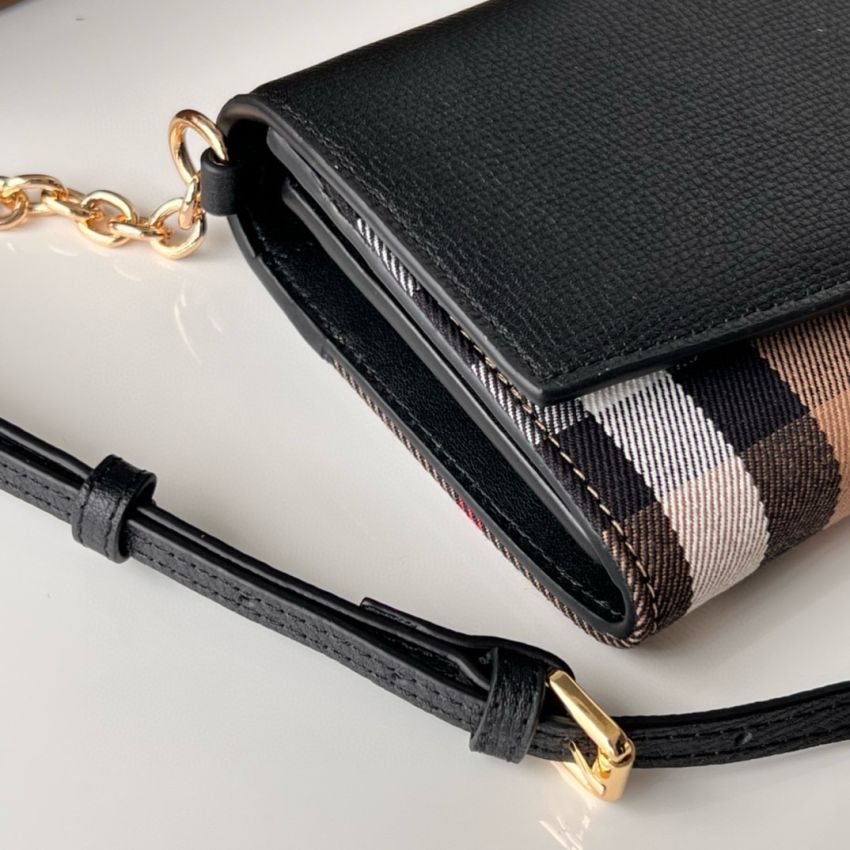Bv*b*rry Check Chain Wallet