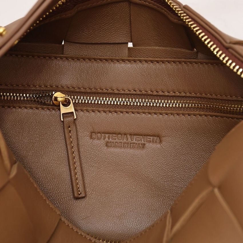 B0tt*ga Ven*ta Brick Cassette Shoulder Bag