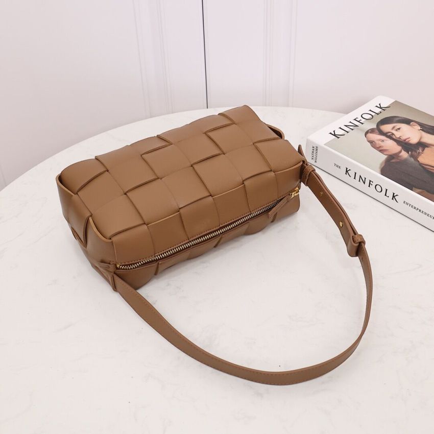 B0tt*ga Ven*ta Brick Cassette Shoulder Bag
