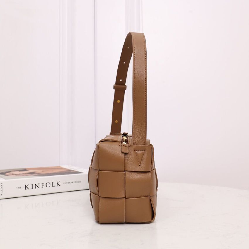 B0tt*ga Ven*ta Brick Cassette Shoulder Bag