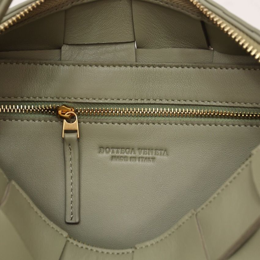 B0tt*ga Ven*ta Brick Cassette Shoulder Bag