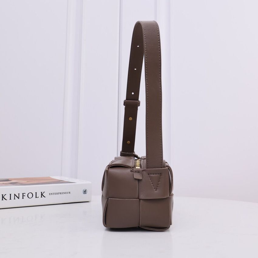 B0tt*ga Ven*ta Small Brick Cassette Shoulder Bag