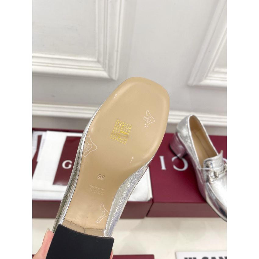 Women's loafer pump with Horsebit