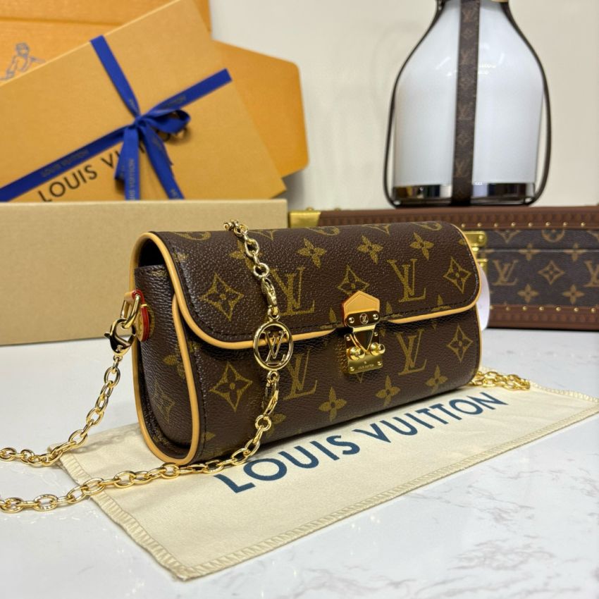 M13566 Pochette Camille