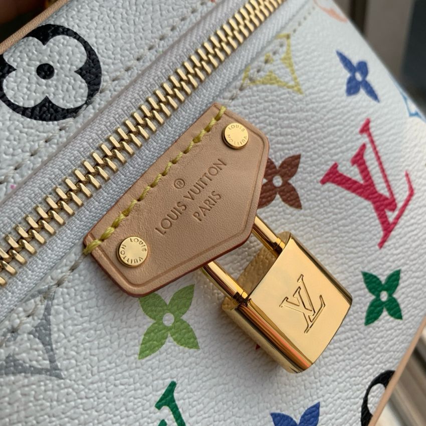 M13662 LV x TM Vanity Chain Pouch