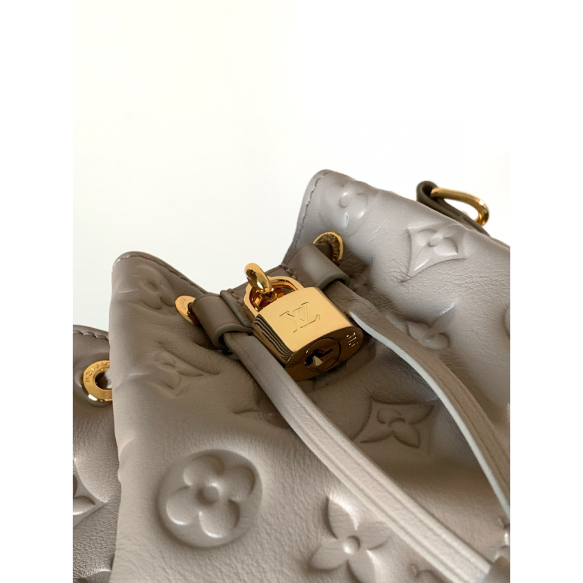 M26530 Coussin Bucket Bag