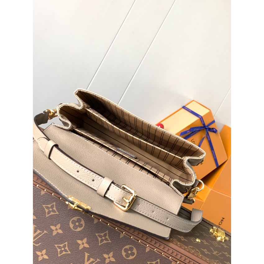 M44881  Pochette Metis