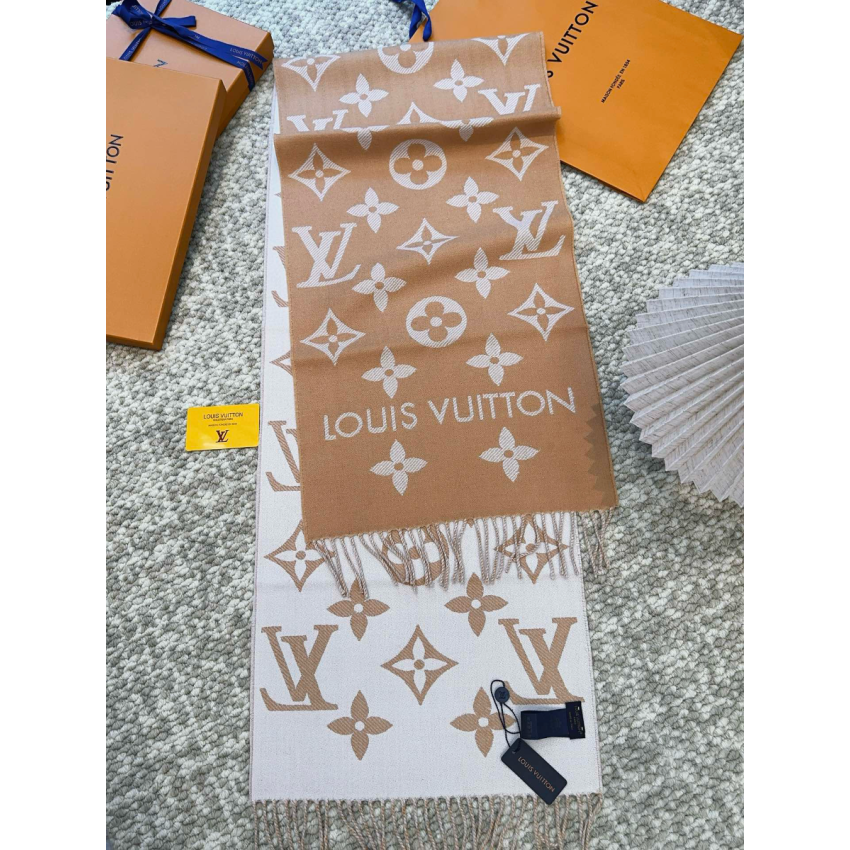 LV Essential Scarf
